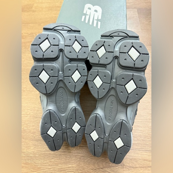 New Balance 9060 Running Shoes Sneakers Womens Size (7.5) - Mens (5.5) - Picture 7 of 8